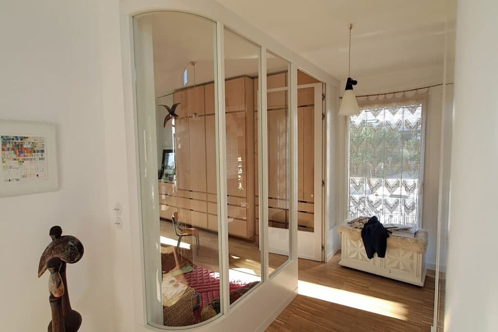 maison-ossature-bois-interieur-couloir-maison-passiva_02