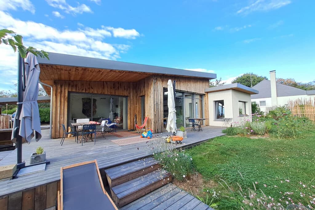 maison-ossature-bois-moderne-jardin-maison-passiva_02